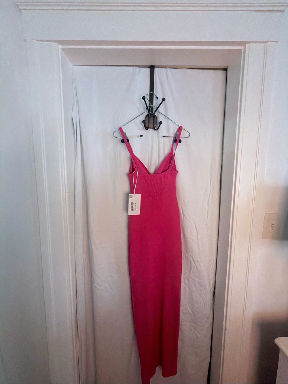 Fitted Pink Midi Slip Dress with V-Neck and Adjustable Straps